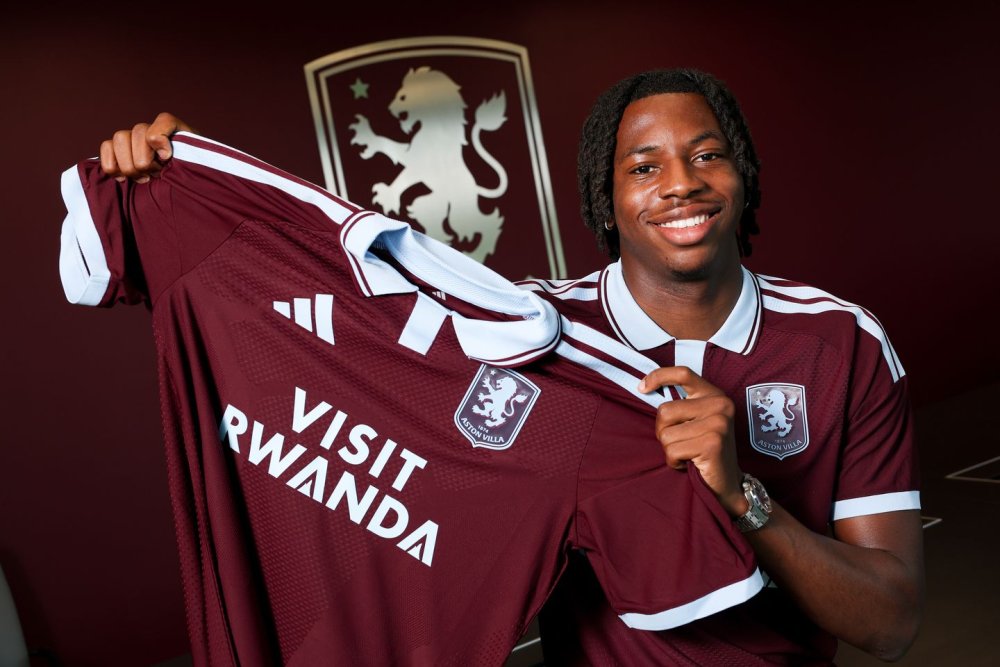 Imyambaro y'abakinnyi ba Aston Villa yamamaza ubukerarugendo bw'u Rwanda