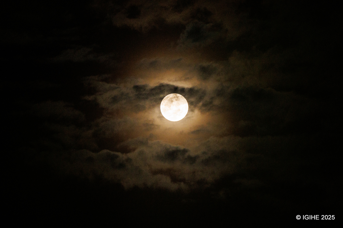 Iyo habaye 'Supermoon' ukwezi kugaragara ari kunini ndetse kwaka cyane