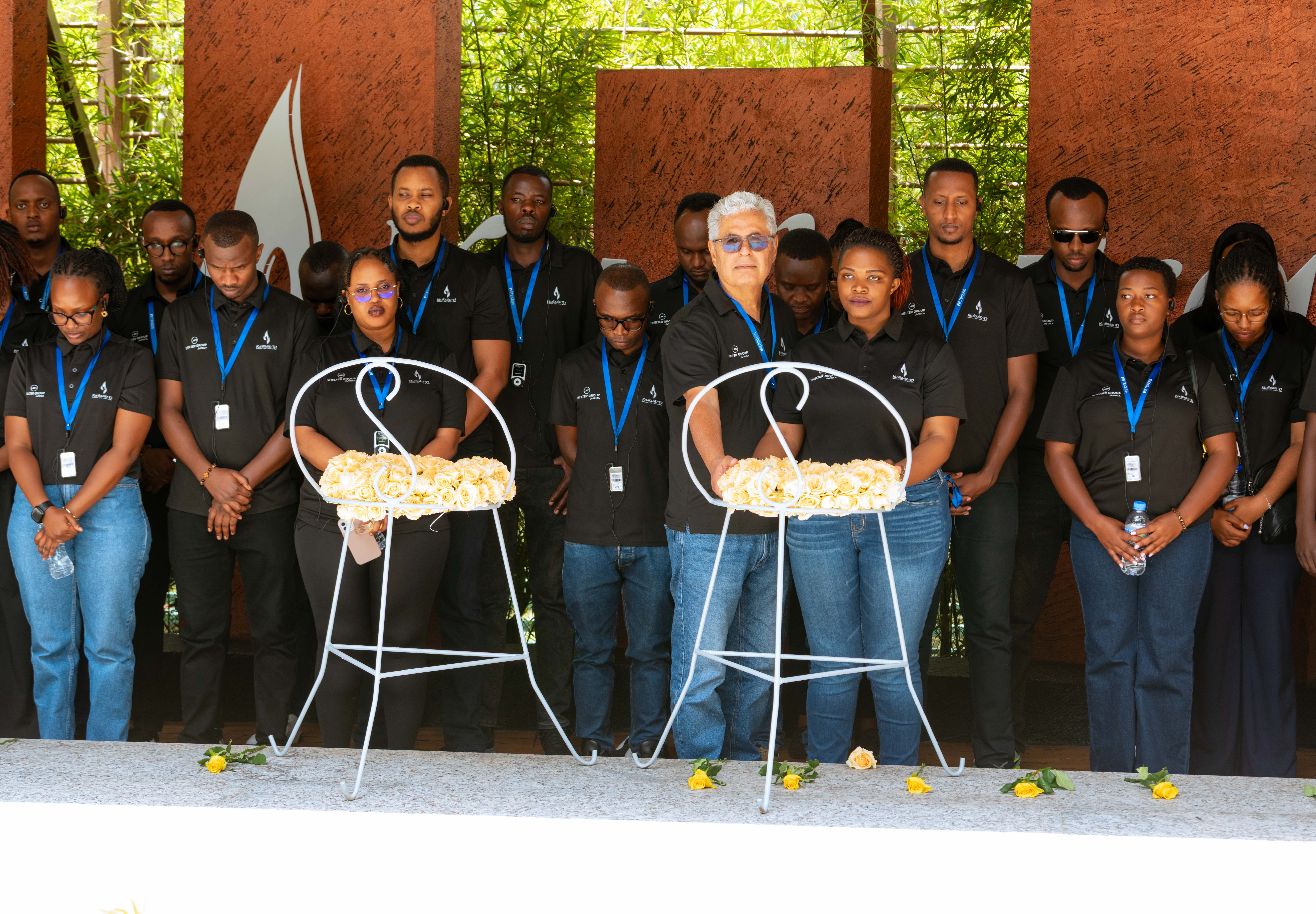 Shelter Group Africa yahaye icyubahiro abashyinguwe mu Rwibutso rwa Jenoside rwa Kigali