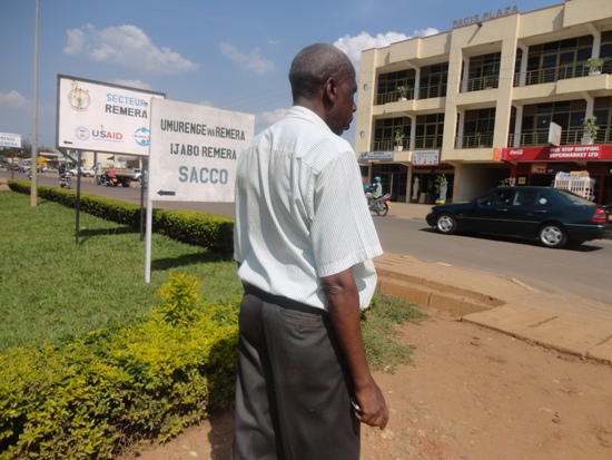 Butera ubwo yari agiye ku Murenge wa Remera agasanga Ijabo SACCO irafunze