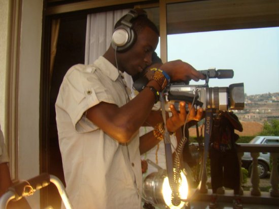 Fayzo ari ku kazi