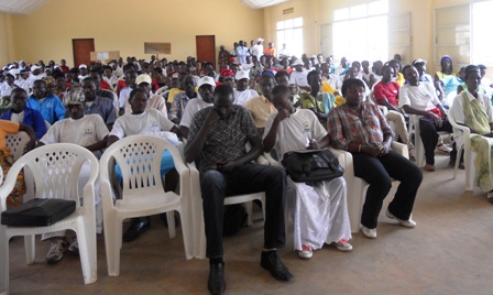 Imbaga y'abarushanwa itegereje uba uwa mbere