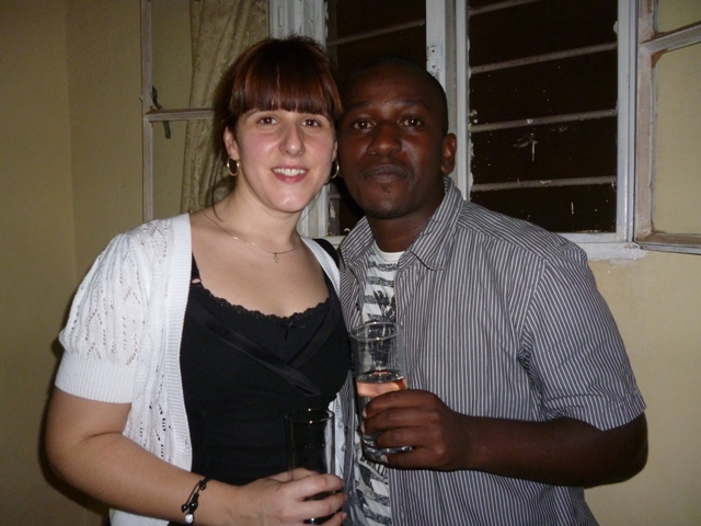 Angela Hazel Alford na Rukundo Fils, umunyamakuru wa RTV