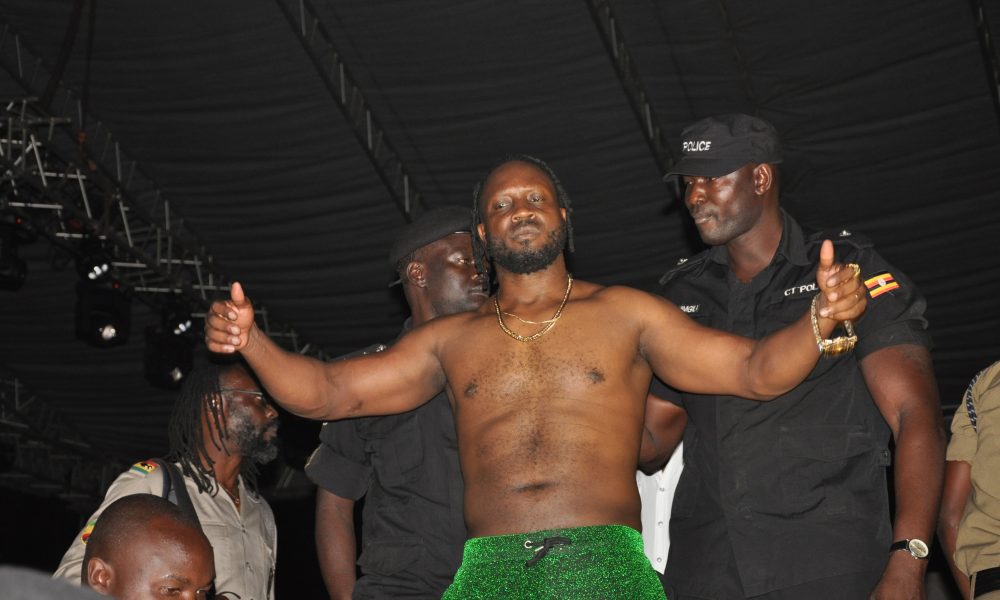 Bebe Cool yavanwe ku rubyiniro n'abapolisi