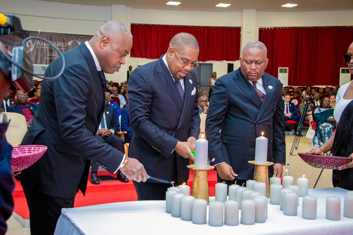 Abayobozi batandukanye bo muri Leta ya Congo Brazzaville bacana urumuri rw'icyizere
