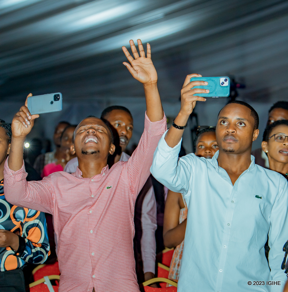 Ababishoboye batahanye amashusho azahora abibutsa ibihe byiza bagiriye muri iki gitaramo