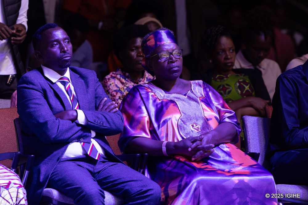 Ababyeyi ba Chryso Ndasingwa bari bitabiriye igitaramo cye