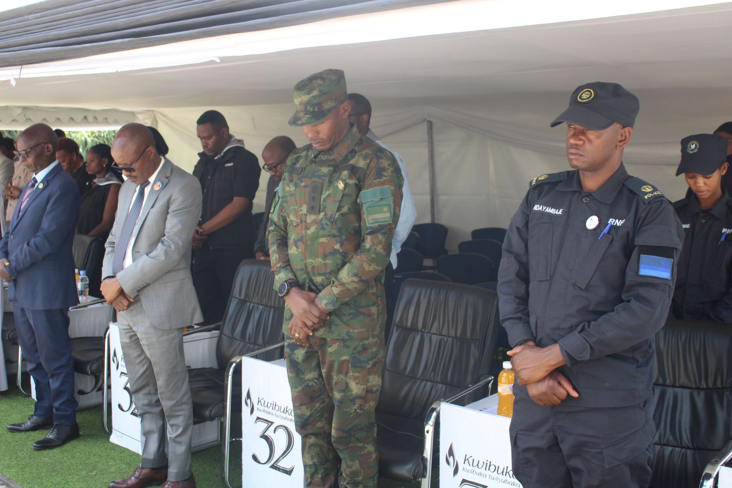 Abagize inzego z'umutekano bitabiriye igikorwa cyo kwibuka ku nshuro ya 32 Jenoside yakorewe Abatutsi cyabereye muri UTB
