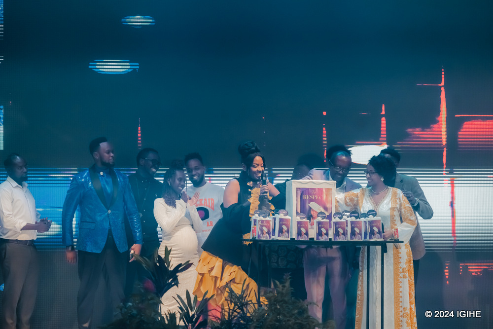 Abahanzi 15 bakoranye na Tonzi kuri iyi album bishimiye umurimo bagezeho