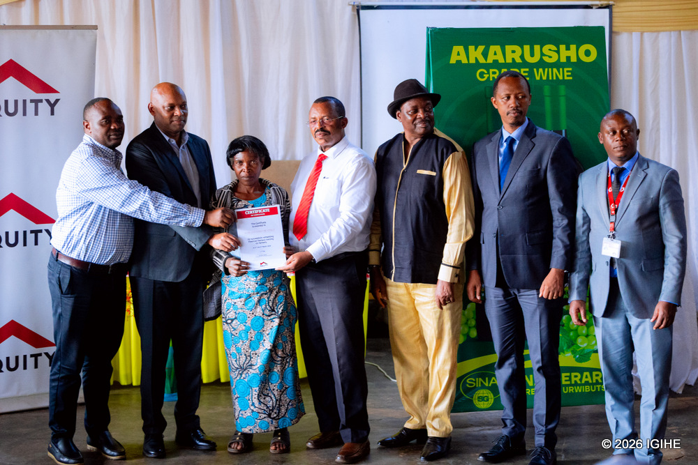 Abahinzi n'aborozi bahuguwe babihererwa impamyabushobozi