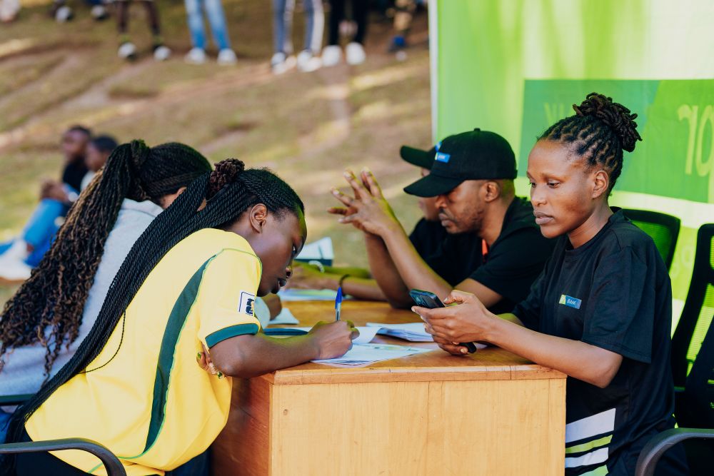 Abakozi ba BPR Bank Rwanda PLC yari gufungurira konti abakiliya bashya ahabereye igitaramo
