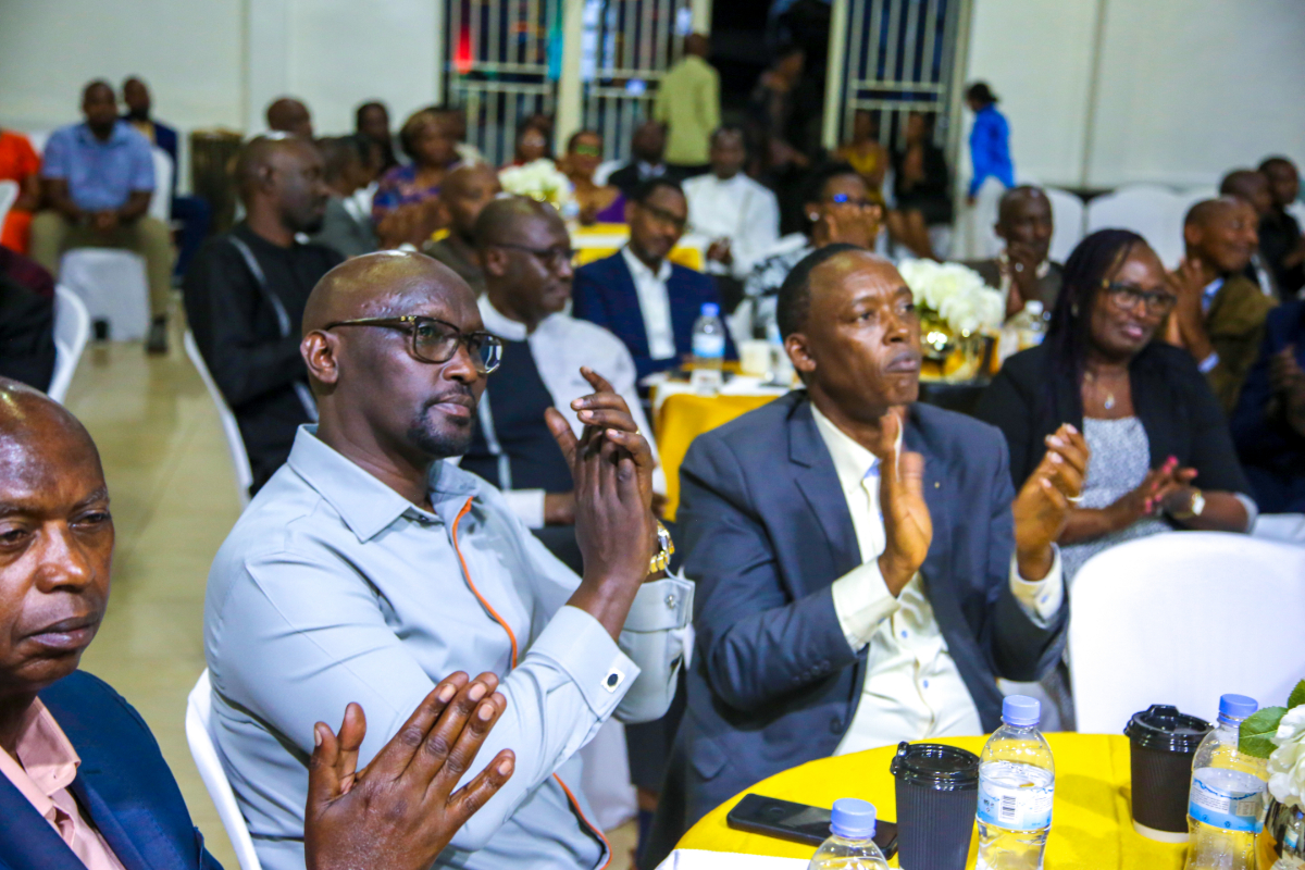 Abagize umuryango n’inshuti za Kwikiriza bitabiriye imurikwa ry’igitabo ‘Blessing in Disguise’