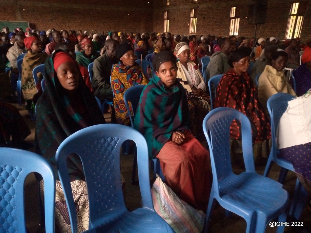 Abaturage ba Busasamana bemereye ubuyobozi ko batazongera kurenga igihugu mu buryo bunyuranyije n'amategeko