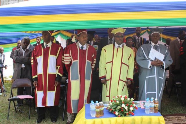 Abayobozi mu muhango wo gutanga impamyabushobozi