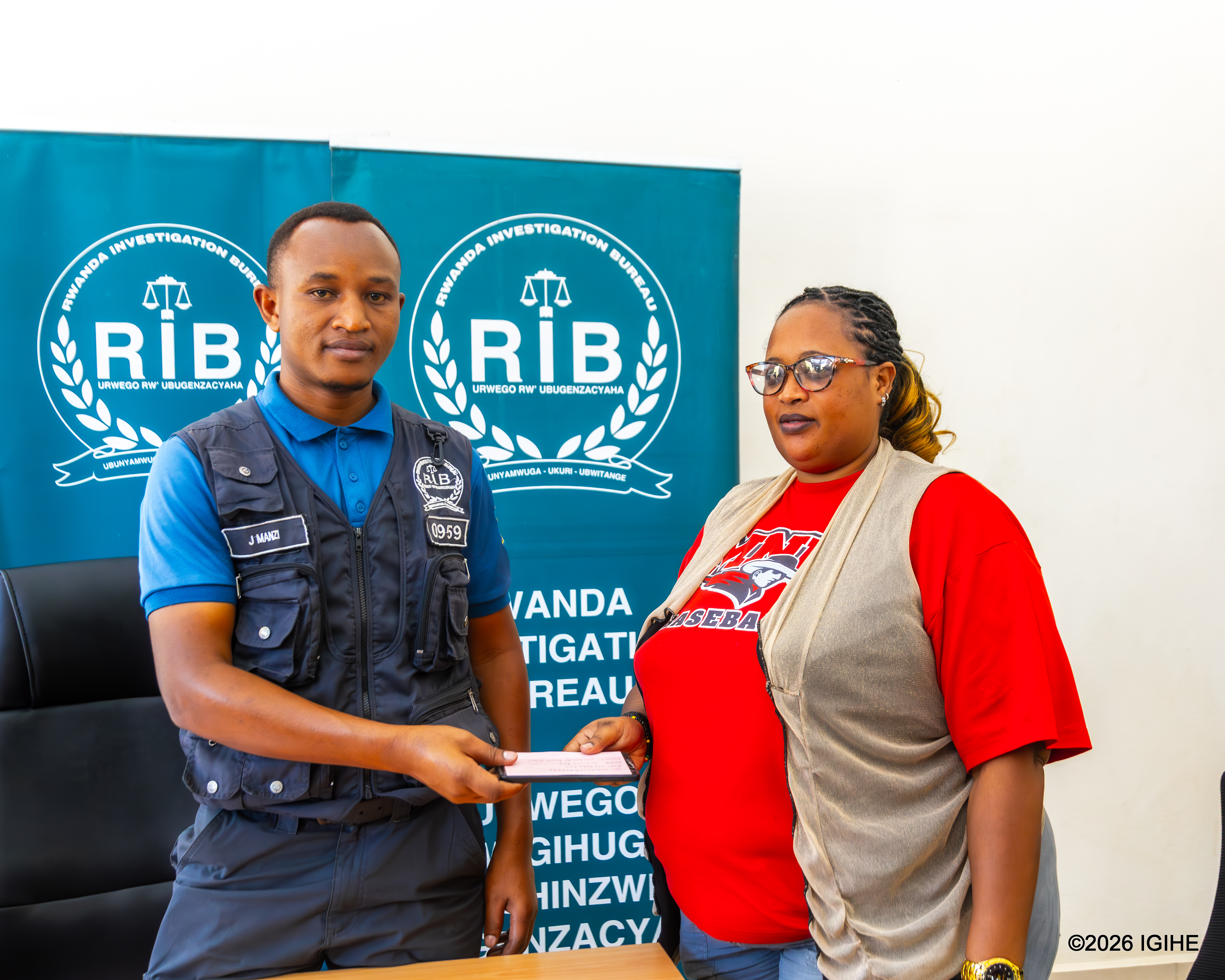 Abibwe telefone bagiye bazisubizwa