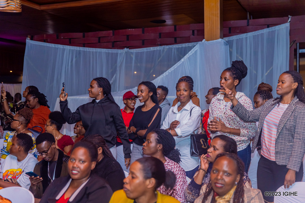 Abitabiriye ibi birori banyuzwe n'imyambaro y'uru ruganda