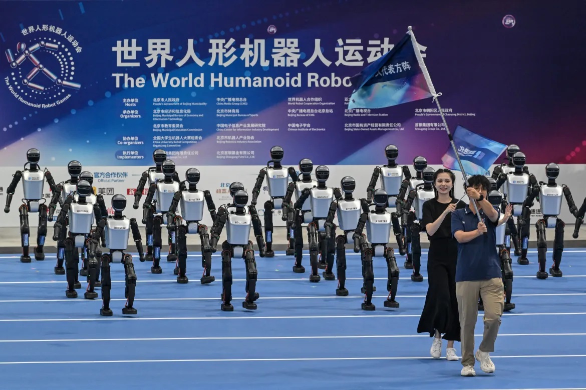 Izi robots zahatanye mu mikino itandukanye irimo gusiganwa ku maguru