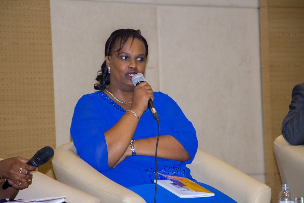 Akiki Ruti Sylvie wamuritse igitabo kivuga amasomo mu buzima busharira