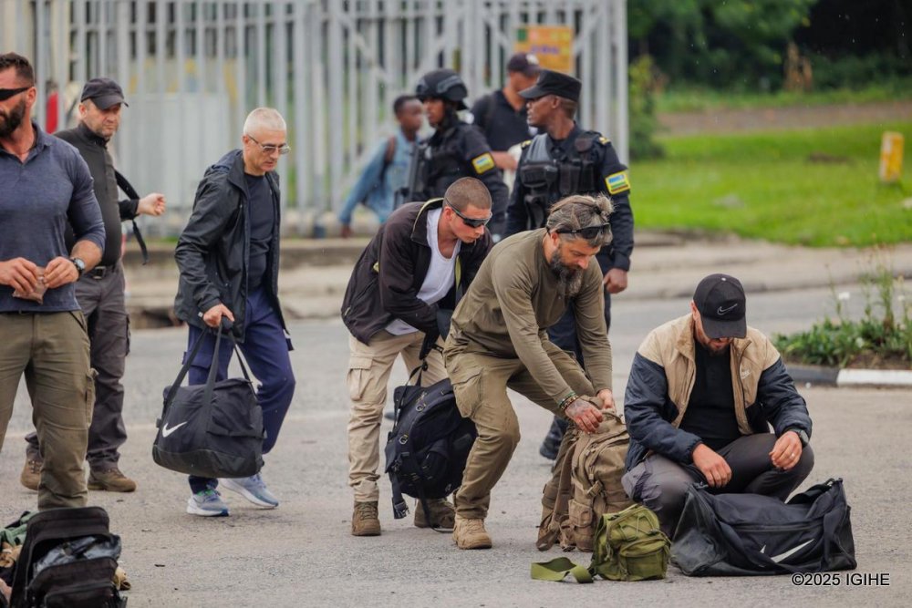 Abacanshuro b'Abanyaburayi bafashaga ingabo za FARDC n'indi mitwe, basubiye iwabo u Rwanda rwemera kubaha inzira