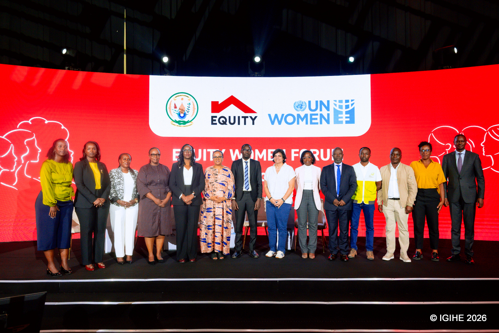 Bamwe mu bafatanyabikorwa ba Equity Bank bitabiriye ikigikorwa cyo kwizihiza umunsi wahariwe abari n'abategarugori