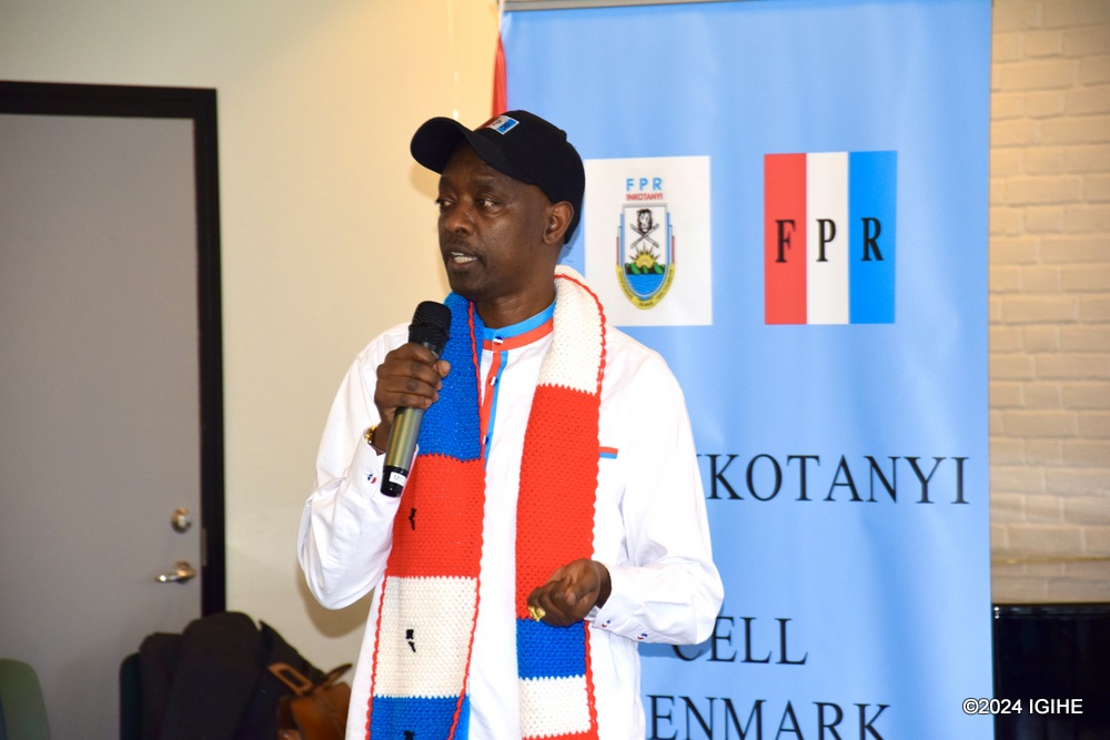 Dr Ngoga Innocent ubwo yaganirizaga abanyamuryango
