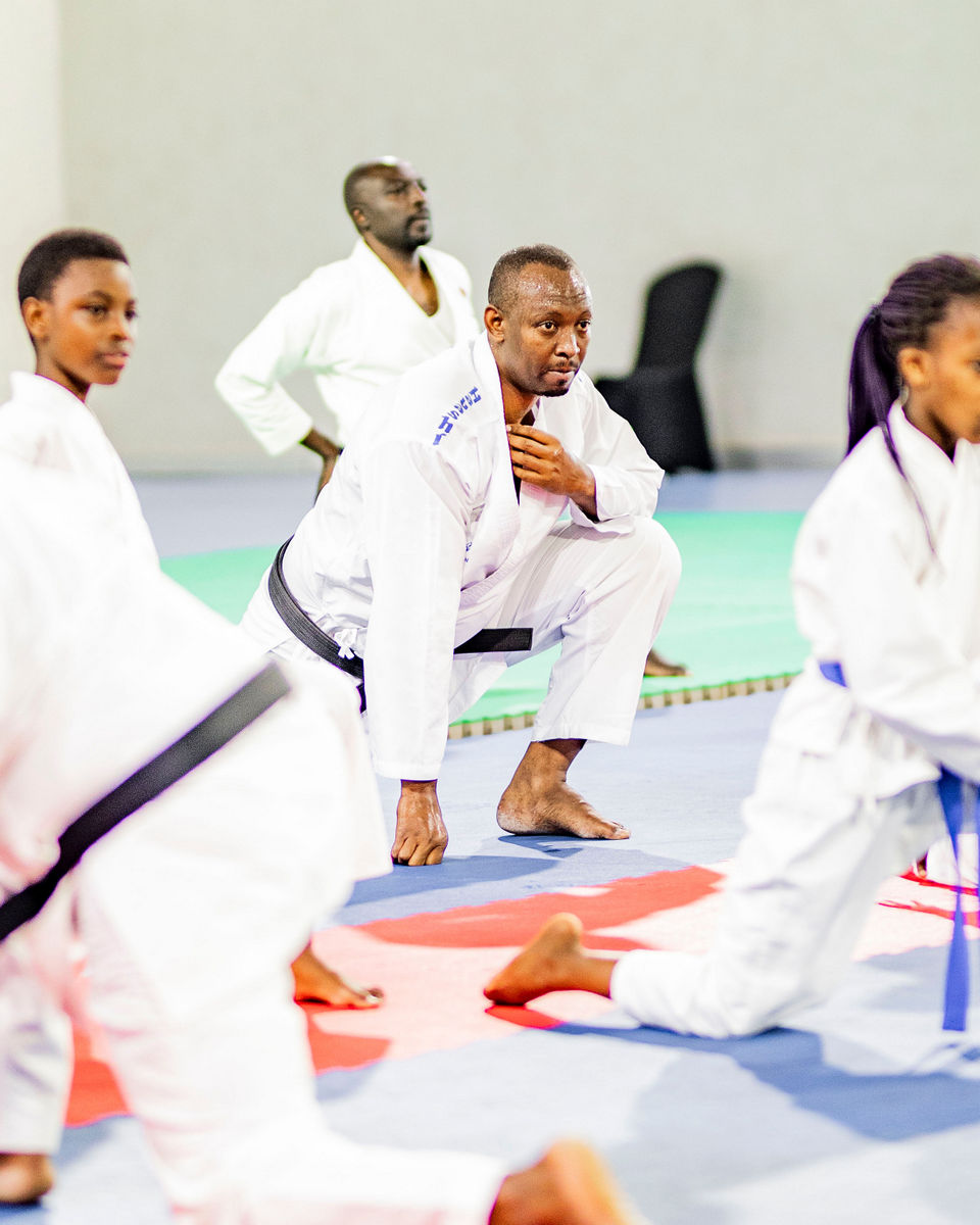 Perezida w'Ishyirahamwe ry'Umukino wa Karate mu Rwanda, Niyongabo Damien, ni umwe mu bitabiriye aya mahugurwa y'iminsi itatu