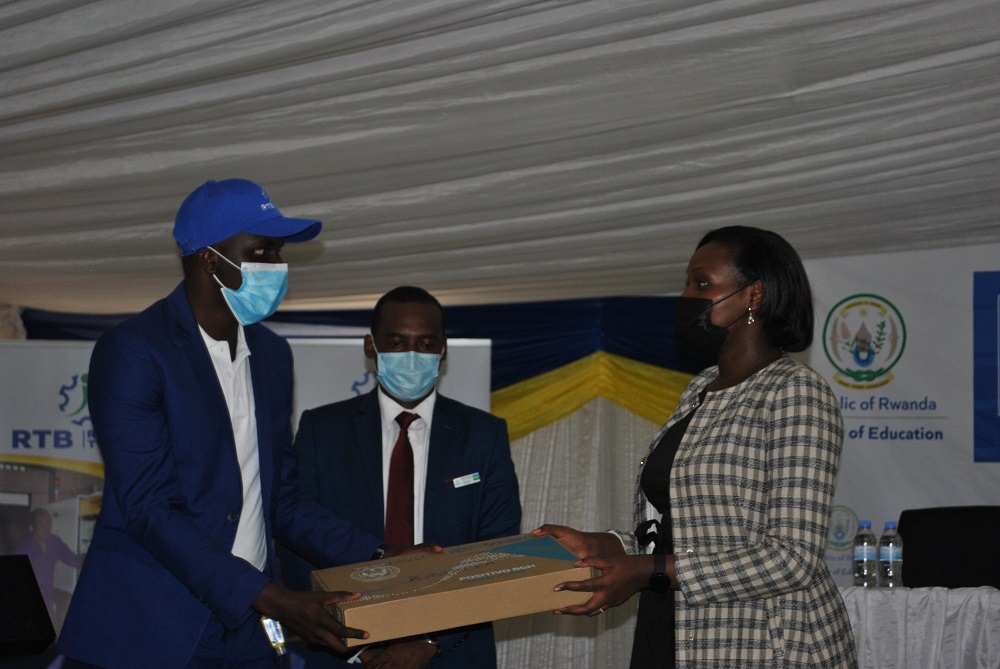 Buri mwarimu wigisha muri TVET azahabwa mudasobwa