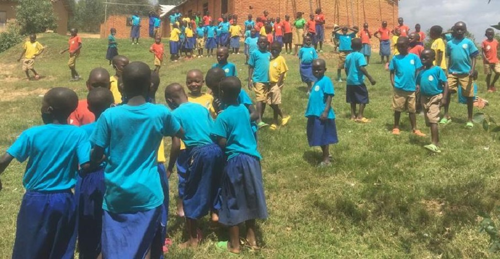 Buri wa Gatandatu abana barahura bakigishwa