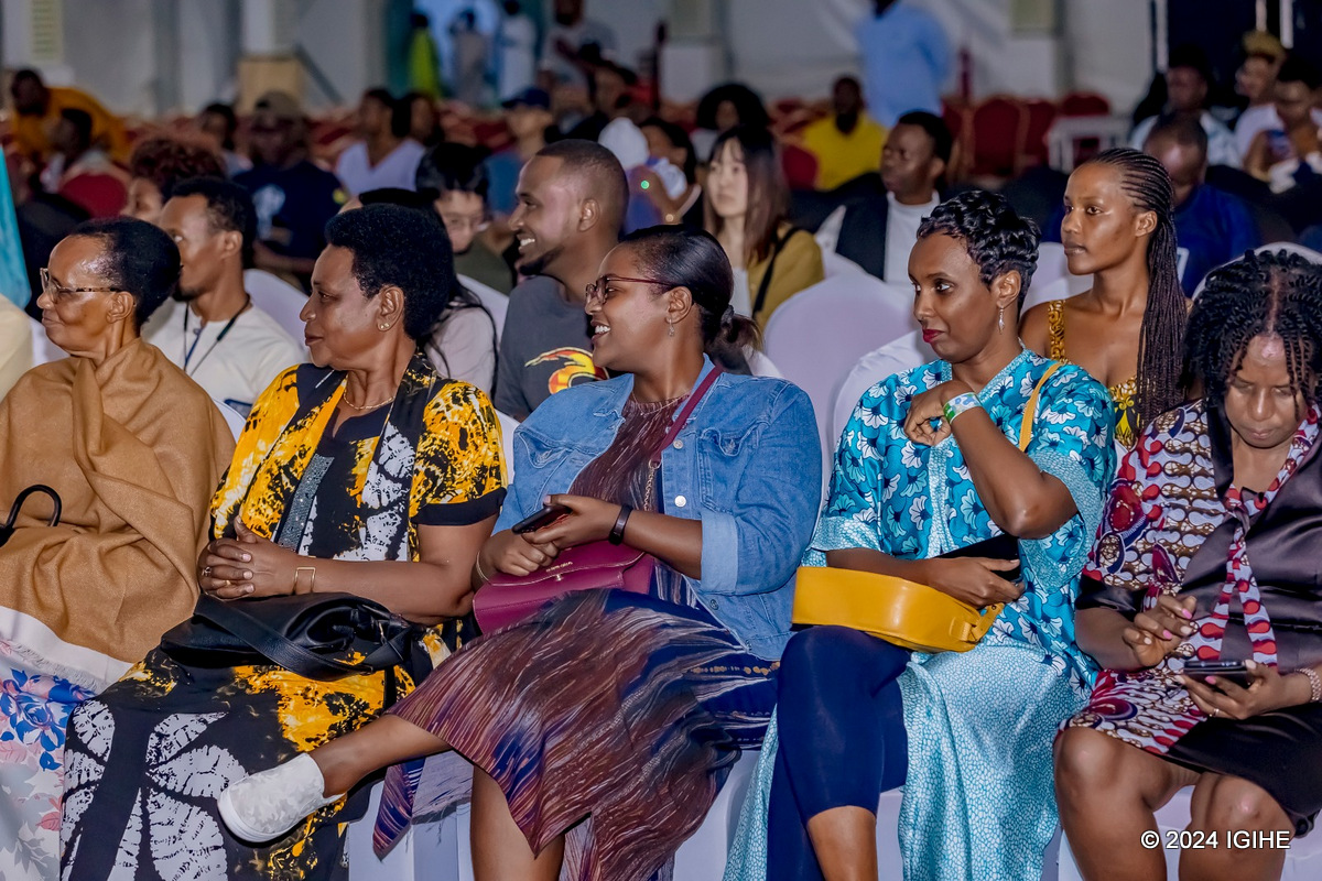 Byari ibyishimo ku bakuru n'abato bitabiriye ibi birori