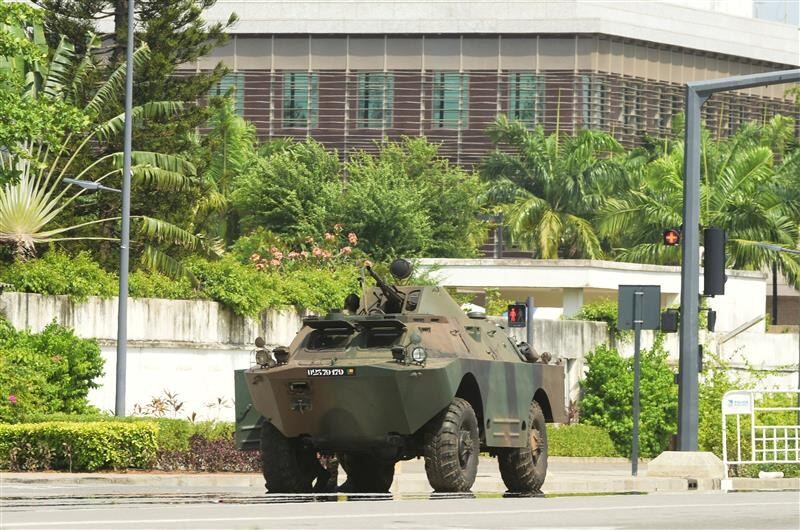 Abasirikare bayobowe na Col Tigri bateye ingo z'abasirikare bakuru bamwe barabafunga ngo badatabara Perezida Talon