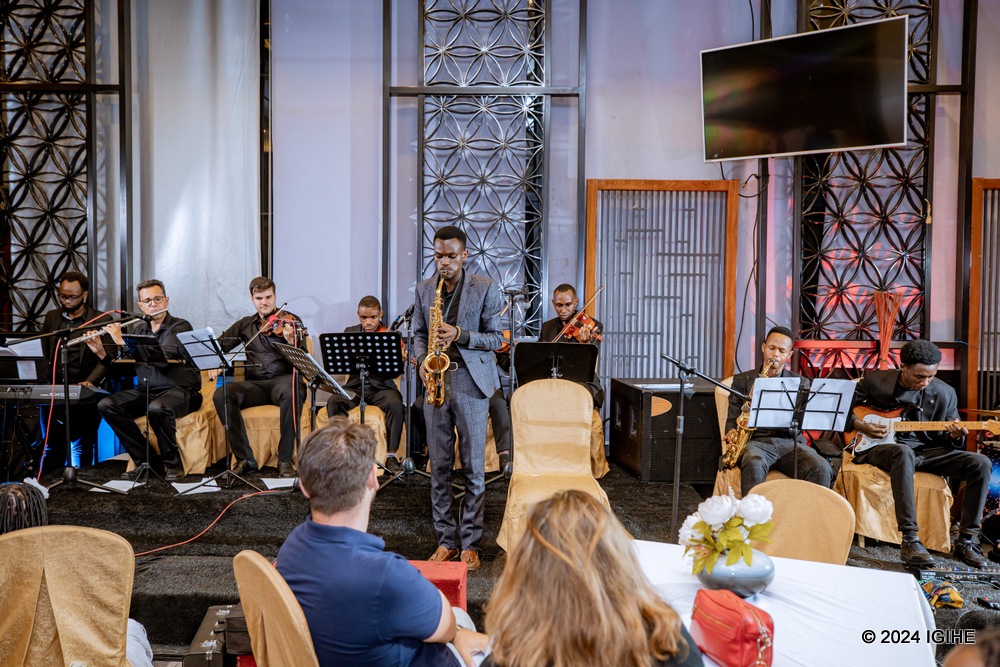 Cedric Mineur na Afrozik Band bazaba basusurutsa abazitabira iki gikorwa