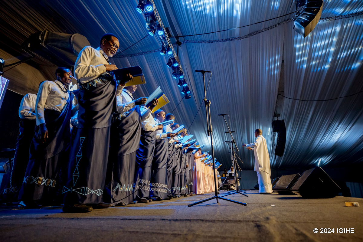 Chorale Christus Regnant yasusurukije abantu mu ndirimbo zo mu Kiliziya