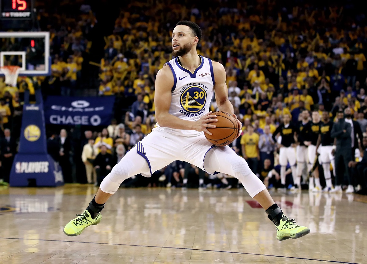 Stephen Curry yari amaze imyaka 13 akorana n'uruganda rwa Under ArmourUmour