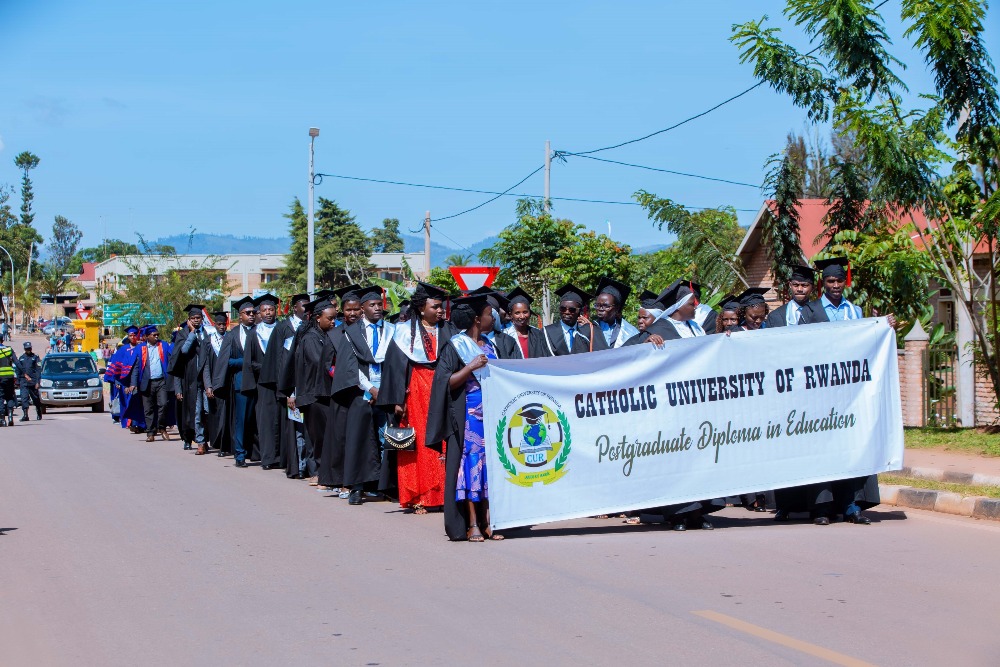 CUR yatanze impamyabumenyi ku banyeshuri 430 basoje amasomo yabo mu mashami atandukanye