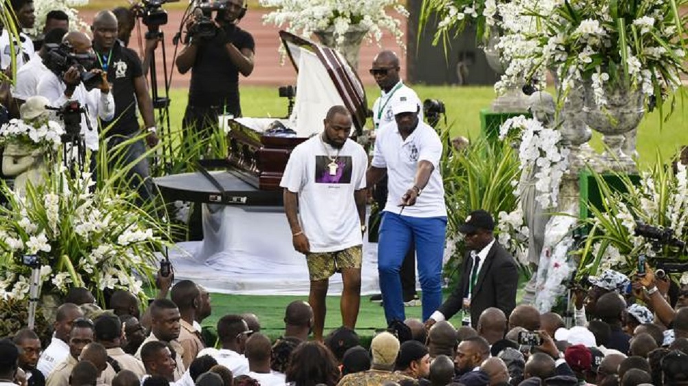 Davido ni umwe mu bari bagiye gushyingura