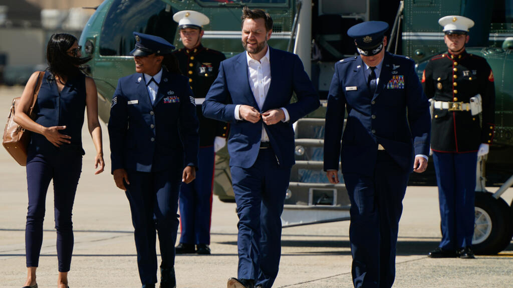 Visi Perezida wa Amerika, JD Vance agiye kuganira na Iran yongeye gufunga umuhora wa Hormuz