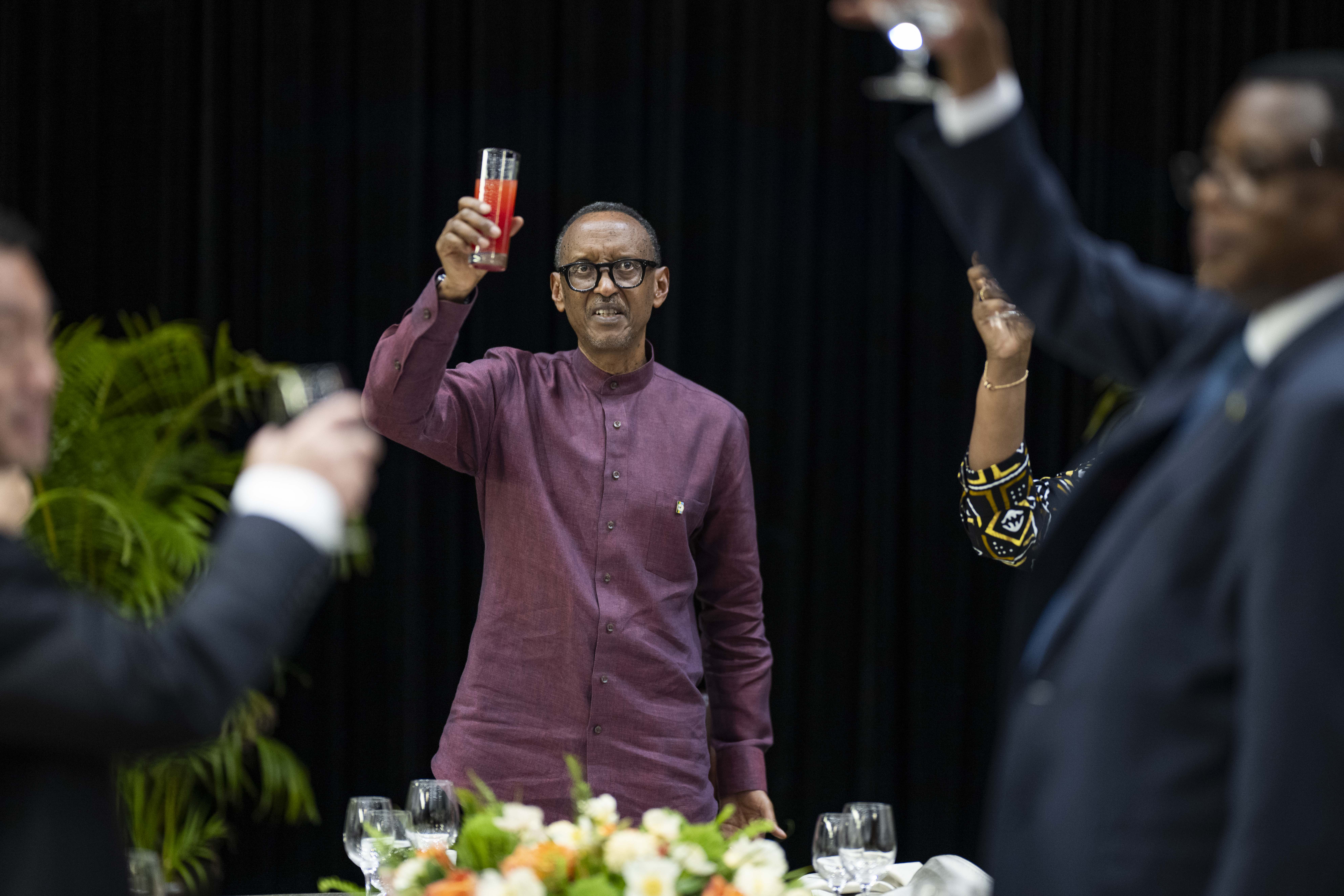 Perezida Kagame yifurije abahagarariye ibihugu byabo mu Rwanda kuzagira umwaka mwiza wa 2025