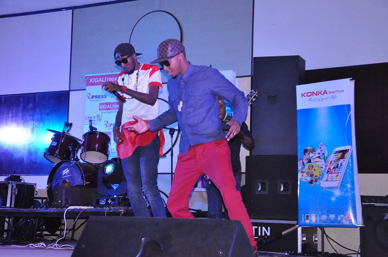 Two4Real yaririmbye Live