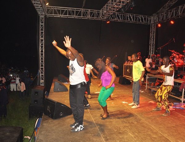Mu kumurika album ye King James yabyinnye Ganyobwe mu kinimba cyizwi i Cyumba