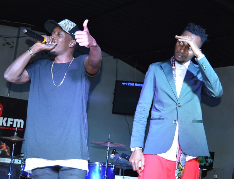 Baririmbanye agace gato k'iyitwa 'Its Okey', Nizzo ahita ava ku rubyiniro