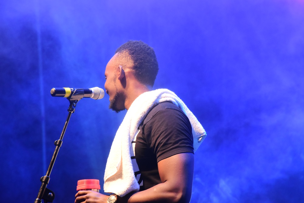 Meddy yaherukaga mu Rwanda ari umwana w'amagara mato none ubu ni umusore w'ibigango