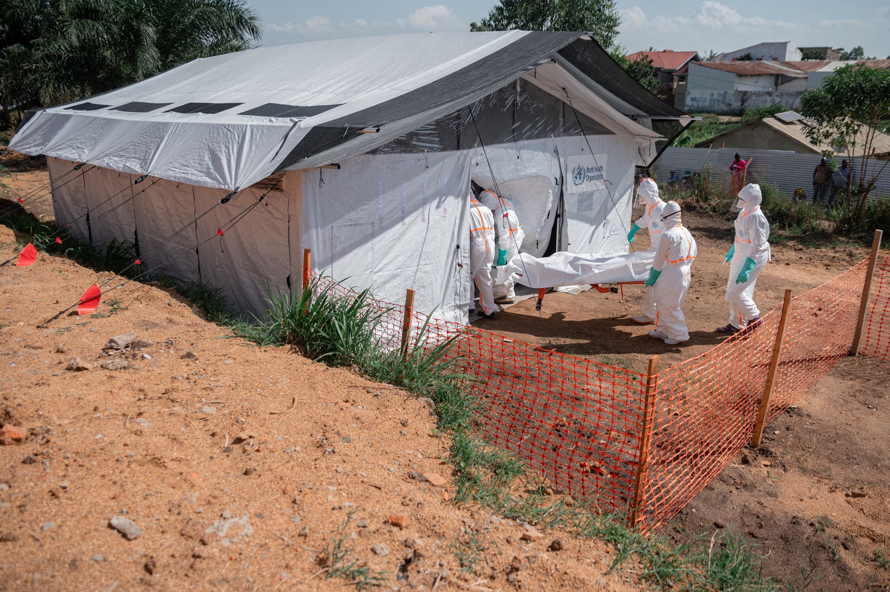 Mu bantu 1003 byemejwe ko bamaze kwandura Ebola, 916 babonetse muri Ituri