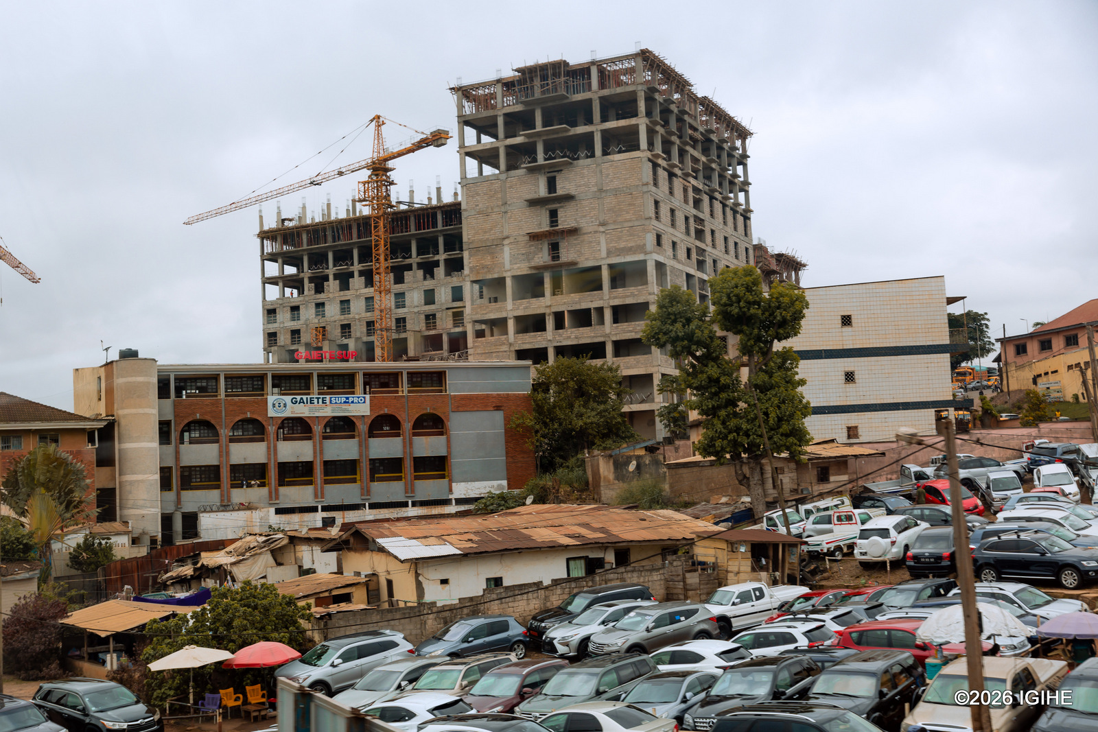 Buri wese yasobanura Yaoundé uko ashaka ariko nta tandukaniro rinini n'ibindi bihugu byo muri Afurika yo Hagati n'Iburengerazuba cyane ibikoresha Igifaransa