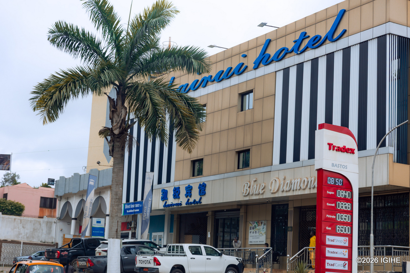 Ibikorwa byinshi byo muri iki gihugu biba biri ku mihanda rusange, ni ho hari hotel nyinshi