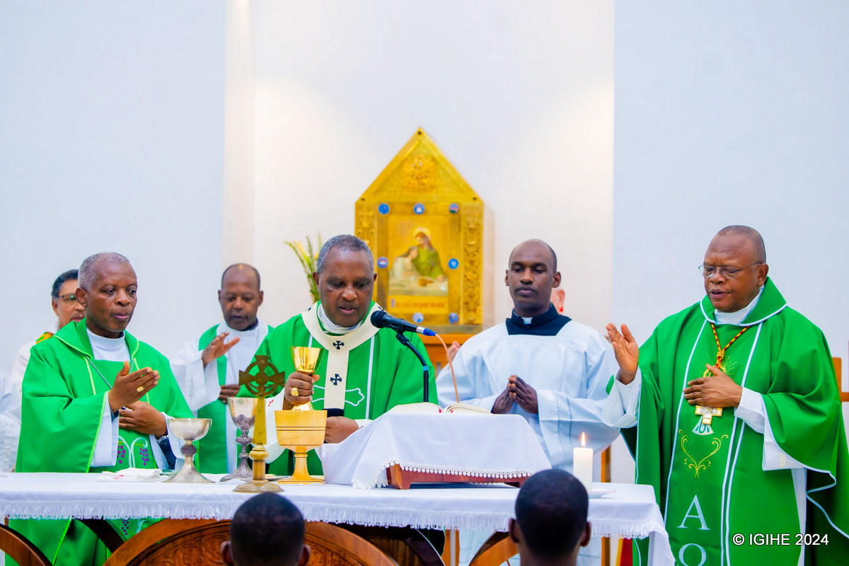 Iki gitambo cya Misa cyayobowe na Cardinal Kambanda