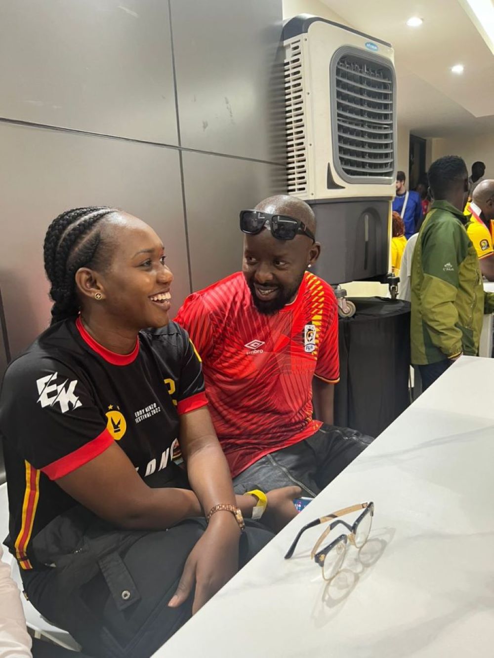 Eddy Kenzo na Minisitiri Phiona Nyamutooro bafitanye umwana