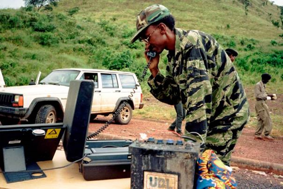 Paul Kagame wari ufite ipeti rya Major General yari afite ikoranabuhanga rimufasha kuganira n'ingabo ziri ku rugamba rwo Kubohora Igihugu