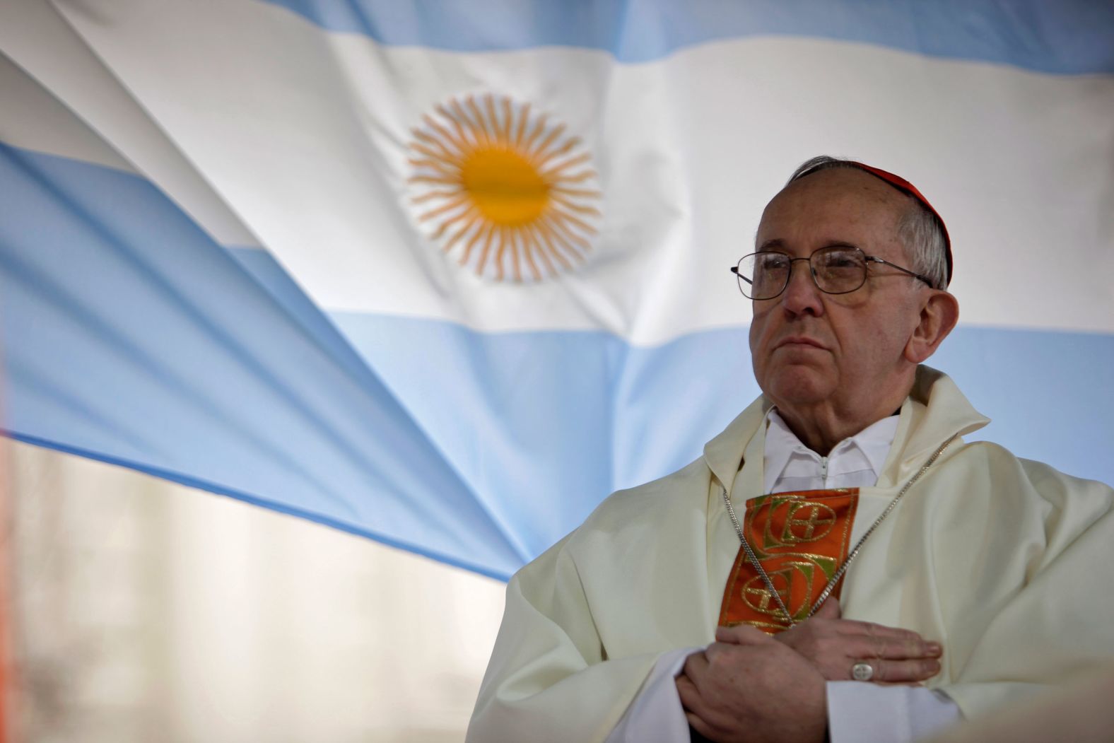 Francis asomera misa hanze ya kiliziya i Buenos Aires mu 2009
