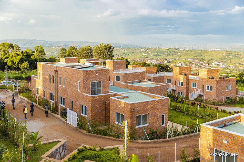 Amacumbi aciriritse ya Girinzu ari kubakwa mu karere ka Kicukiro