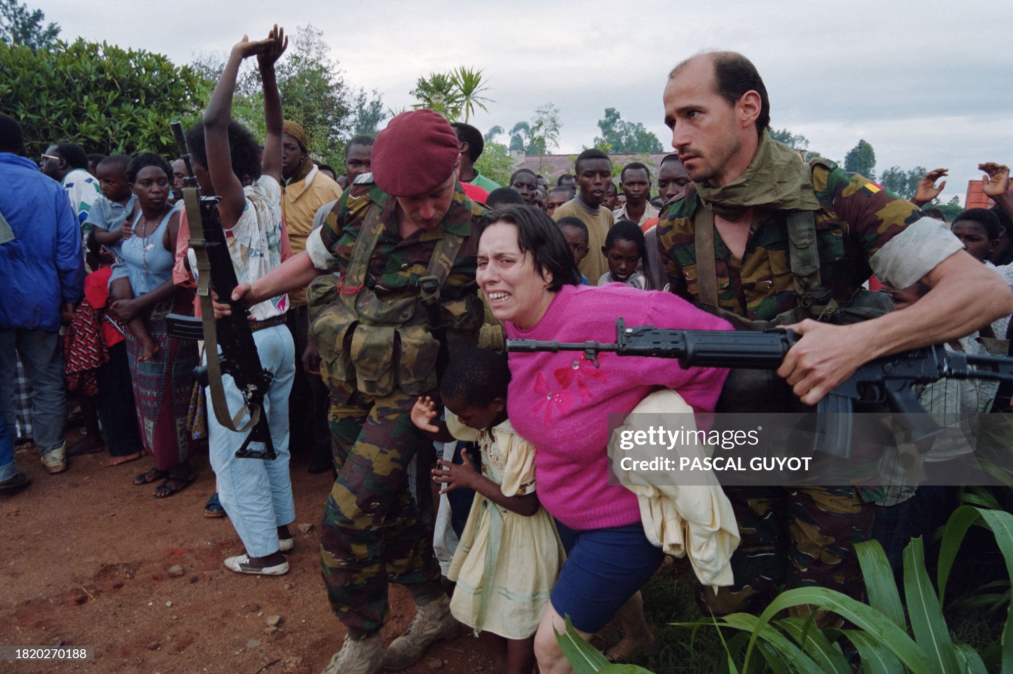 Abasirikare b'Ababiligi bahungisha abasivili b'Ababiligi, babakura mu Bitaro bya Ndera ku wa 13 Mata 1994